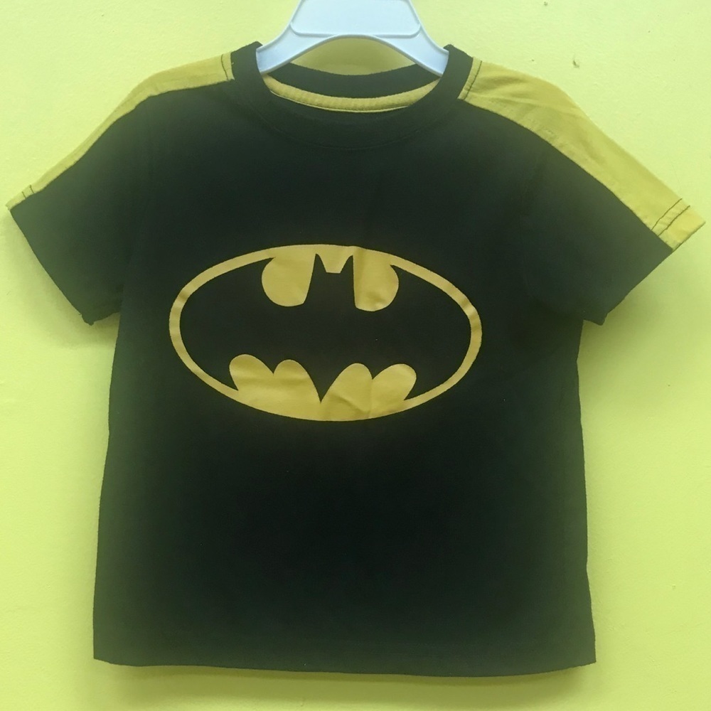 Batman Black and Yellow shortsleeve T-shirt 3T kids casual superhero